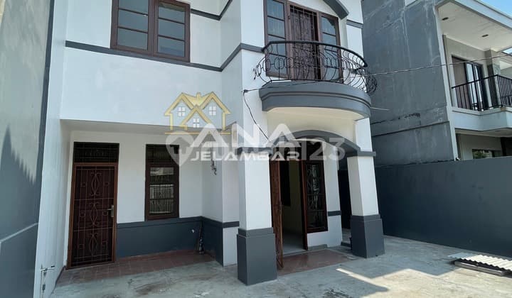 Ana Rumah Uk 8X15m di Taman Palem Lestari