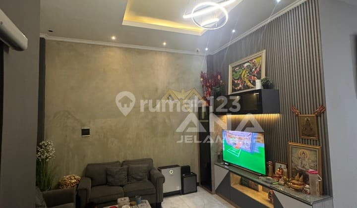 Ana Rumah Semi Furnished Uk 6X22m di Jelambar