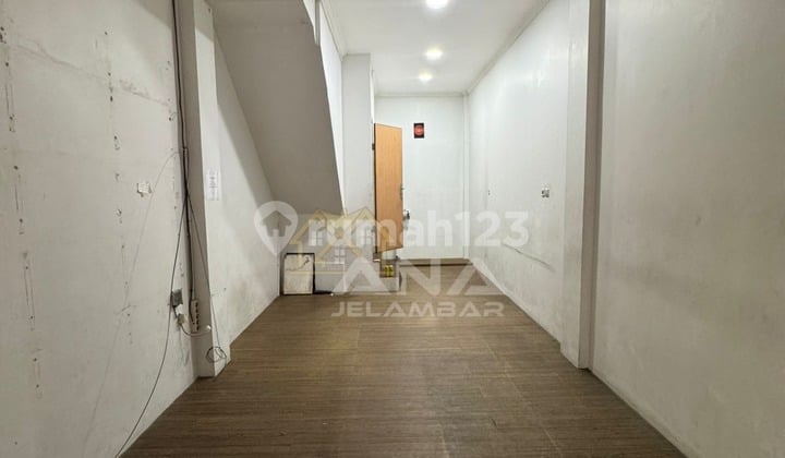 ANA RUMAH UK 3X11M PINGGIR JALAN JELAMBAR