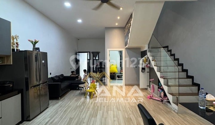 Ana Rumah Bagus Uk 6X18.5m di Jembatan Besi