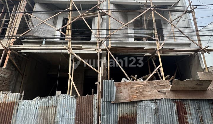 Ana Rumah Baru Uk 5X15m Kualitas Premium di Jelambar