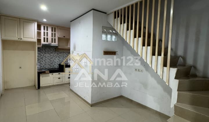 Ana Rumah Semi Furnished Uk 3.5X12m di Jelambar