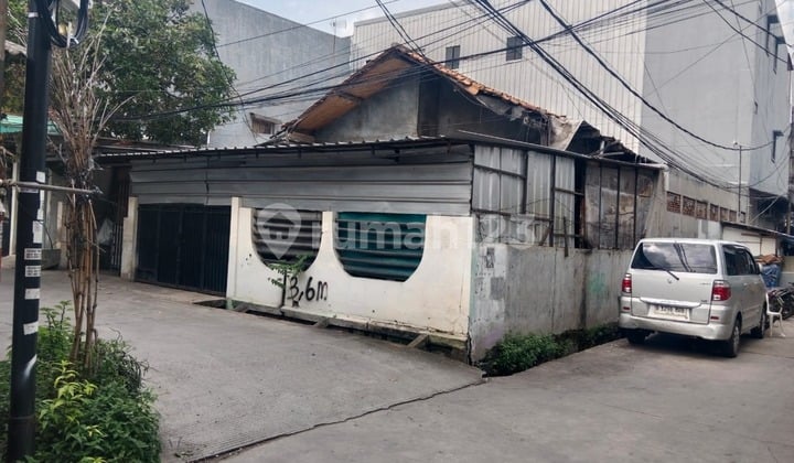 ANA RUMAH TUA HOEK HITUNG TANAH UK 4X20M (FISIK 6X20M) DI JELAMBAR