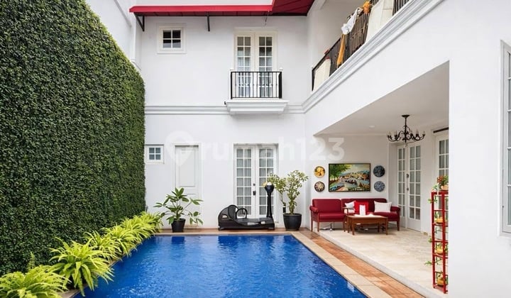 Kebayoran Lama 2-Story Well-Maintained Ready to Occupy