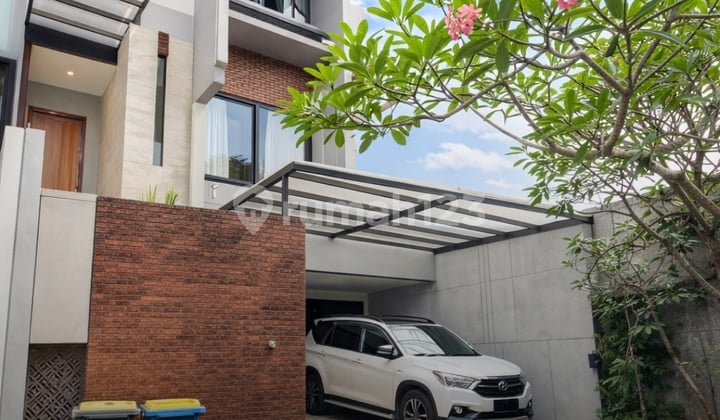 Cilandak Gated Townhouse Desain Modern Tropical Bebas Banjir Siap Huni