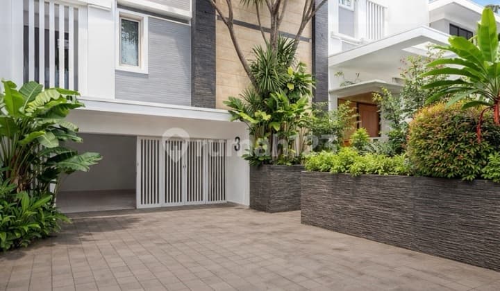 Pondok Indah Modern Minimalist House