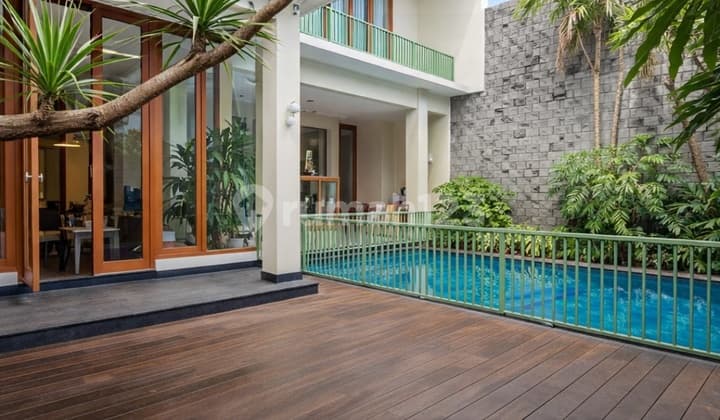 Pondok Indah Luxury Tropical House Terawat Siap Huni