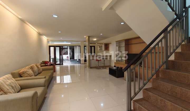 Disewakan Rumah Mewah Furnish di Setraduta Setra Duta Bandung Row Jalan Besar
