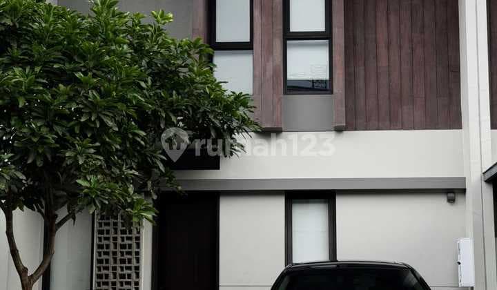 Translation: Rent / For Sale
Elite Summarecon Bandung House
Cluster Flora
Fully Furnished