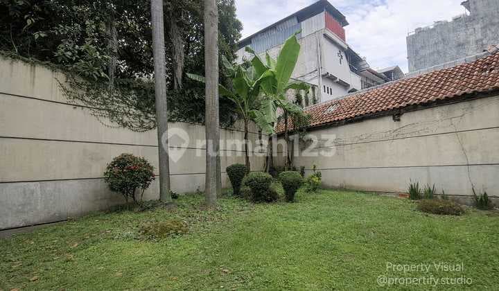 Disewakan Rumah Luas di Jalan Sunda Bandung Kota Pusat