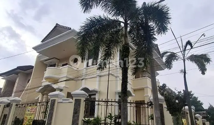 Disewakan Rumah Luas Hook di Pasteur Bandung Cicendo Pasirkaliki