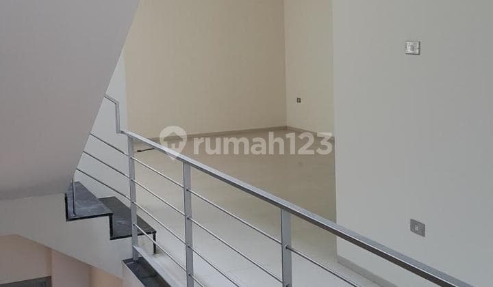 Disewa Rumah 3 Lantai Manyar Pik Jakarta Utara