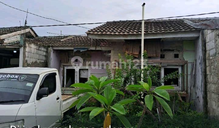 Cluster House Next to Station 275 Million Needs Renovation (cash)