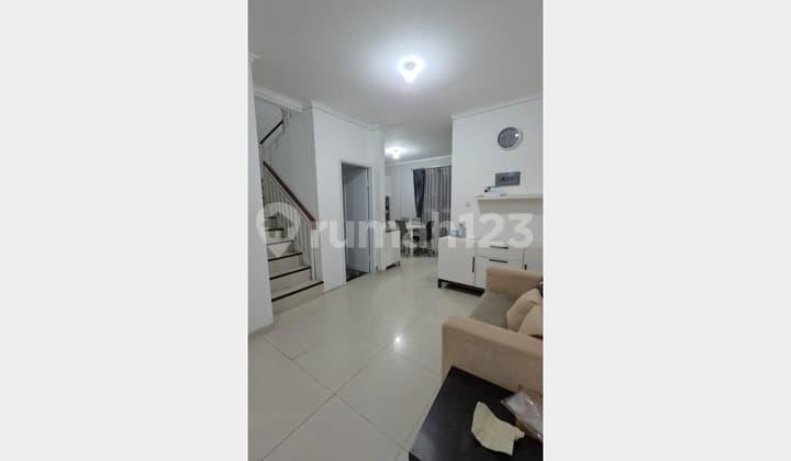 Sewa Rumah Metland Menteng Cakung - 2 Lantai Full Furnish, Depan Taman & Strategis! (029)