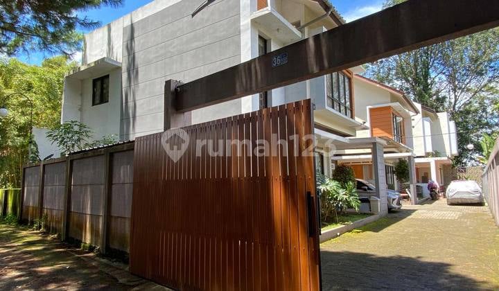 Rumah Hook Full Furnished SHM, di Lembang