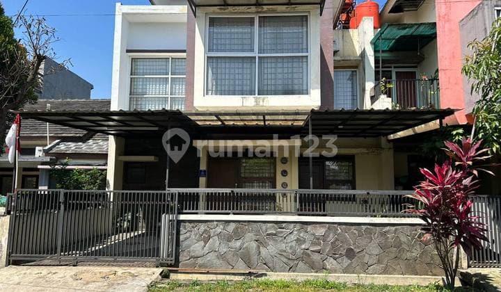 Rumah Luas Terawat Siap Huni SHM, di Antapani