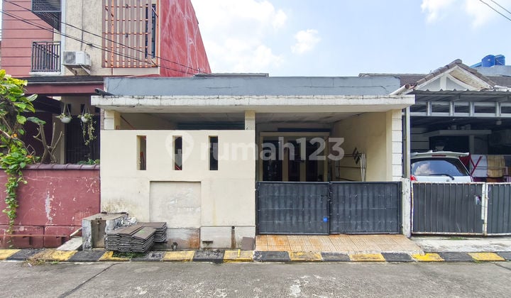 15-Minute House to Mustika Medika Hospital Ready to Live In Assisted with Mortgage J-36953