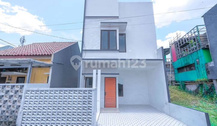Rumah Cantik 15 Menit ke Terminal Cibinong 2 Lantai Hadap Timur J38780