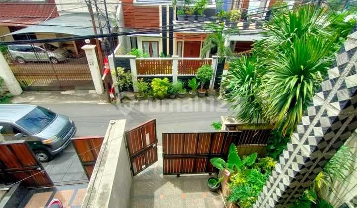 Rumah Dijual Cepat 3,5 Lantai Siap Huni, Asri dan Strategis di Pejaten