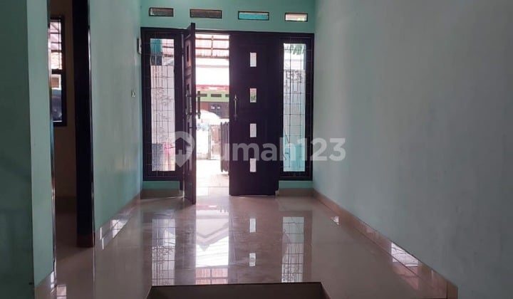 Rumah 2 Lantai di Pancoran Mas Siap Huni