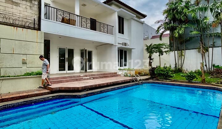 Rumah Siap Huni Semi Furnish bisa untuk Kantor di Kemang