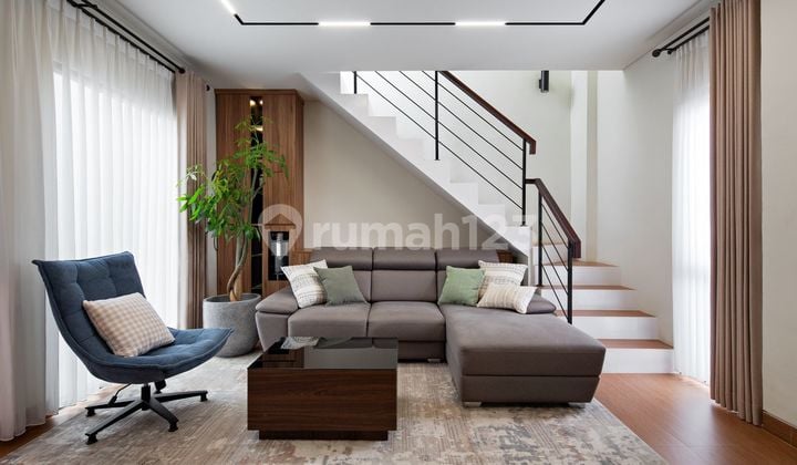 Rumah 3 Lantai, Full Furnished, Modern Minimalis di Kota Wisata Cibubur