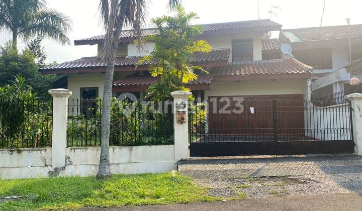 RUMAH ASRI DENGAN TAMAN YANG LUAS DI BUKIT PERMAI CIBUBUR