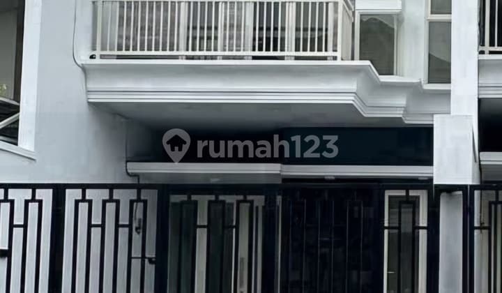 Rumah Minimalis Dekat Ubaya Dan Petra Jemursari