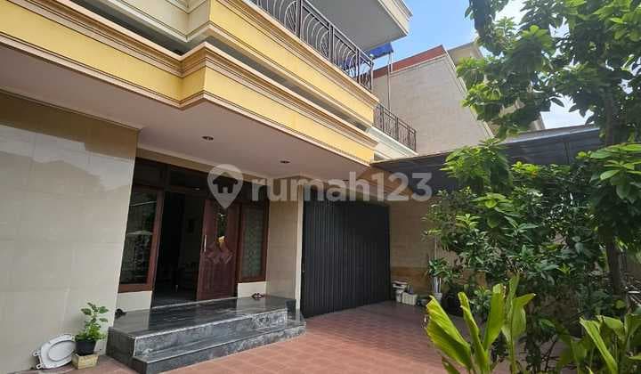 Family Graha Rent West Surabaya Strategic Furnished House