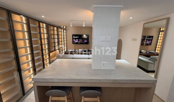 Rumah 2 Lantai Full Furnished di Northwest Central