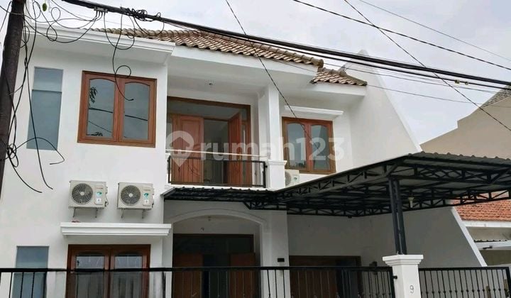 Rumah Megah 2 Lantai Untuk Keluarga Besar Di Dukuh Kupang Barat