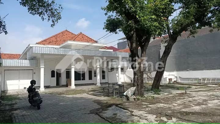 Classic House for Rent on Raya Nias Street, Suitable for Business