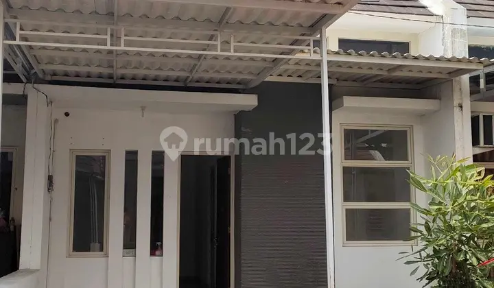 Minimalist House in Diamond Regency Keputih