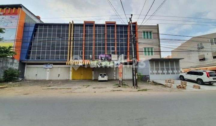 For Rent 3-Storey Shophouse on Jl Perintis Kemerdekaan Makassar (Al)