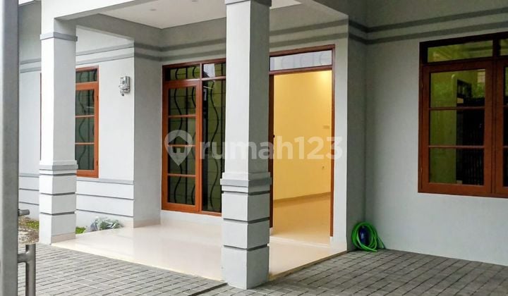 Dijual Rumah Cantik di Taman Kopo Indah Bandung Siap Huni