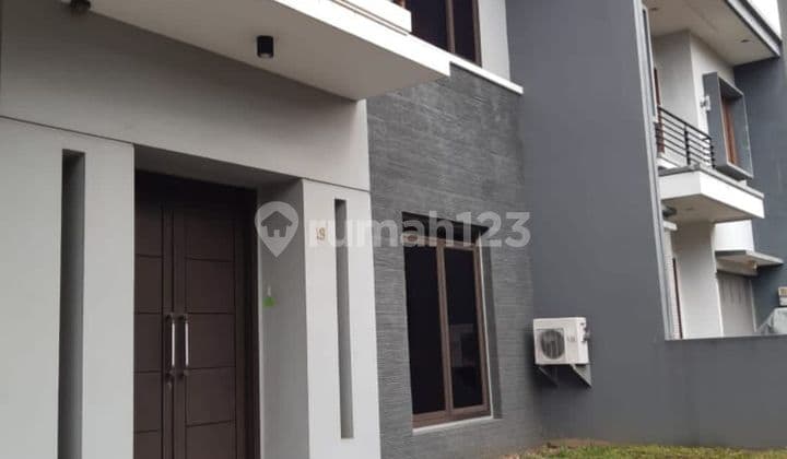 House for Sale Singgasana Pradana Bandung Semi Furnished