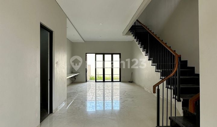 Rumah Dijual Singgasana Pradana Bandung Baru Siap Huni