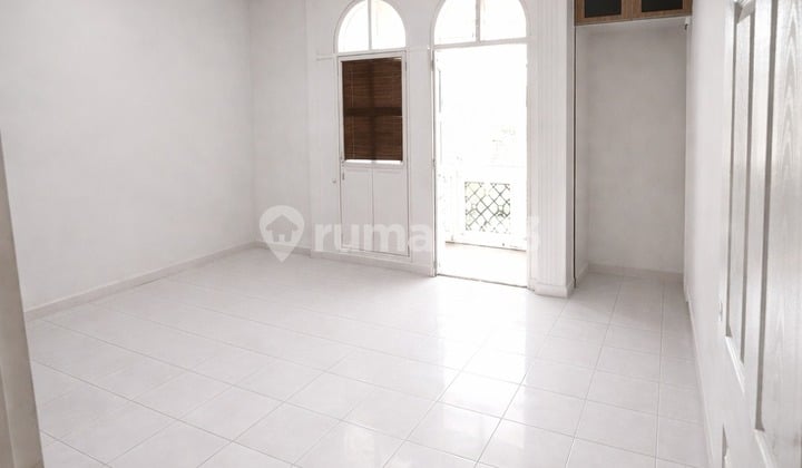 Dijual Ruko 3 Lantai di Singgasana Bandung Siap Pakai