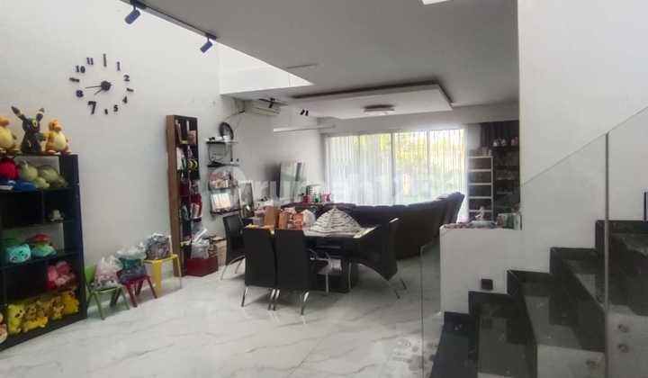 Dijual Rumah Modern 3 Lantai di Cipaku Indah Bandung