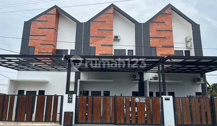 Rumah Keren Tampilan Industri Dekat Ringroad City Walks