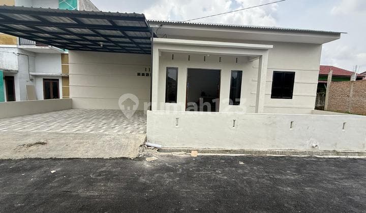 Beautiful and Spacious House Near Manhattan Medan Sunggal