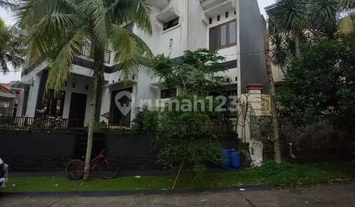 Dijual Cepat Gema Pesona 2 Lantai Hoek dengan Pool