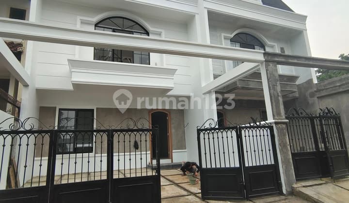 American Classic Dengan Attic 2,5 Lantai Lebak Bulus