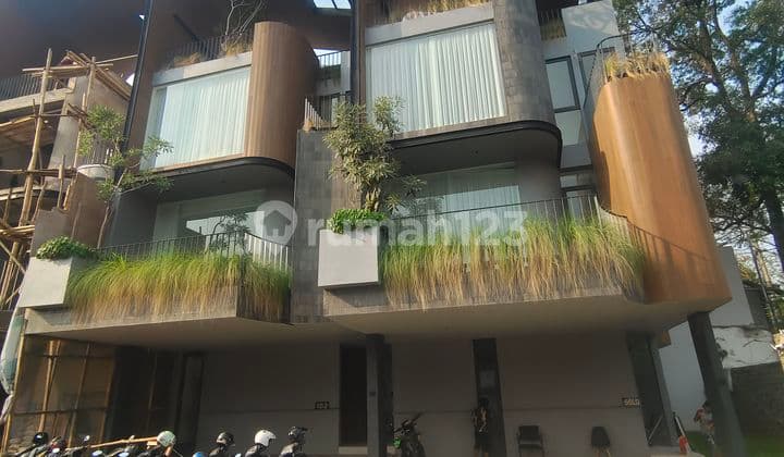 Rumah Modern 3 Lantai + Rooftop Pinggir Jalan Kemang Utara
