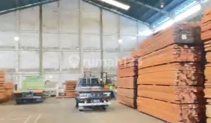 Di Jual Gudang Strategis Pinggir Jalan Raya Siap Pakai