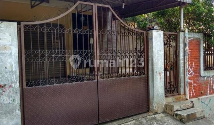 For Sale 2-Story House Strategic Location in Tomang West Jakarta