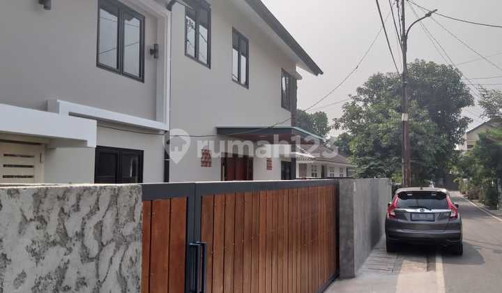 Dijual Rumah 2 Lantai Di Kebayoran Lama 4 Kamar SHM