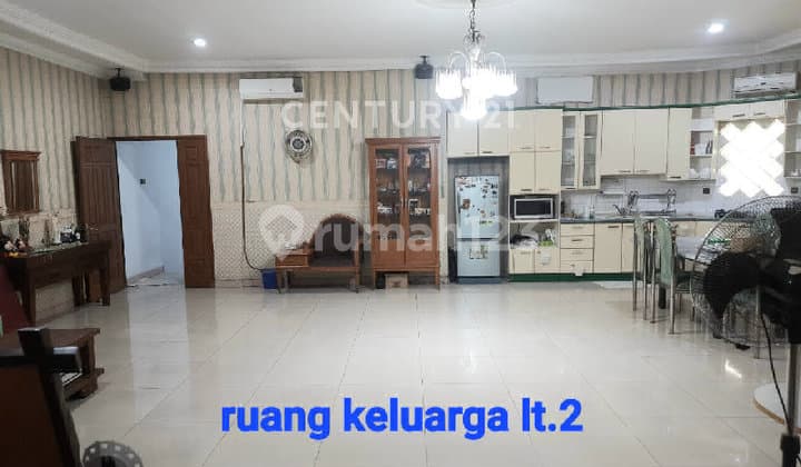 Rumah Besar Dan Dihoek Daerah Sunter Jakut