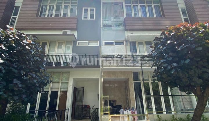 4-Story House at Springhill Golf Residence Kemayoran