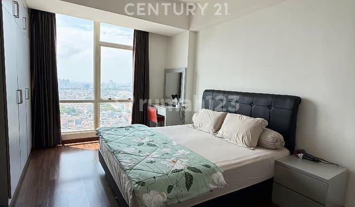 Apartemen Kensington 3BR Private Lift Furnished Siap Huni